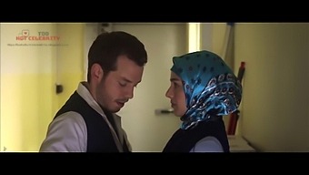 Hijab-Tjejen Akkya Begum I Turkiska Kuma 2012