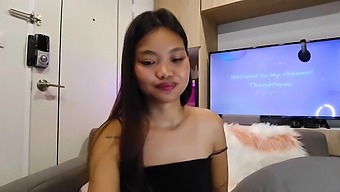 Abby2634 Teases With A Preview Of Her Wet Pussy On Webcam
