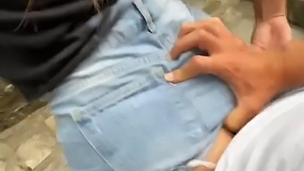 Amatur Muda Merasakan Kenikmatan Di Destinasi Pelancongan Yang Popular - Pengalaman Luar Yang Mengasyikkan