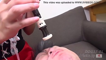 Un Homme Maso Se Fait Embrasser Le Nez Dans Une Vidéo Fétichiste De Partage De Salive