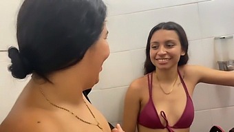 Mon Amie Et Sa Demi-Sœur S'Embrassent Lesbiennes Avant De Se Diriger Vers La Piscine