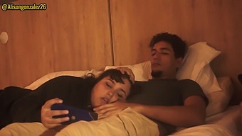 Nevlastná Sestra Tajne Dáva Hlboký Orálny Sex S Nečakanými Výsledkami